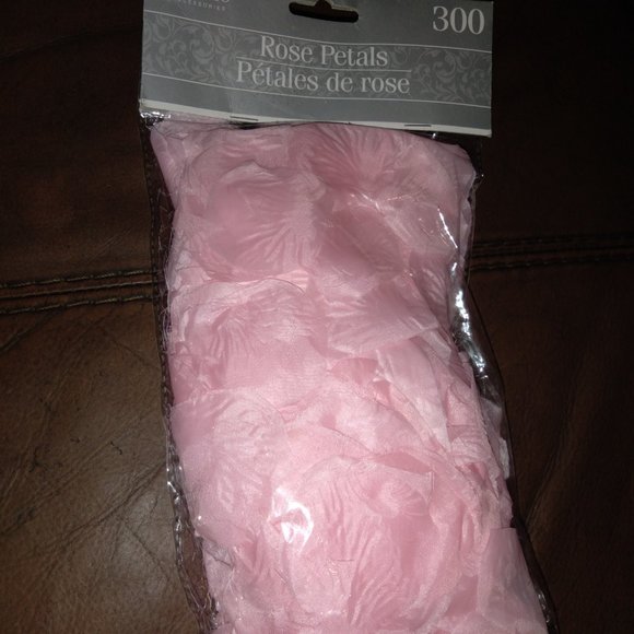 🌹 300  ROSE PETALS 🌹 - Picture 2 of 2